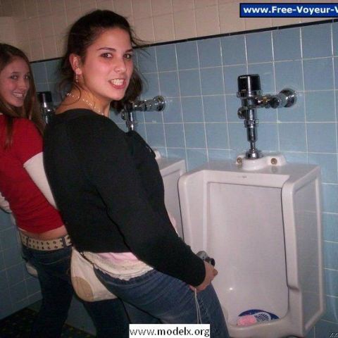 Пьяные девушки писают: 120 мокрых фото Пьяные девушки писают: 120 мокрых фото