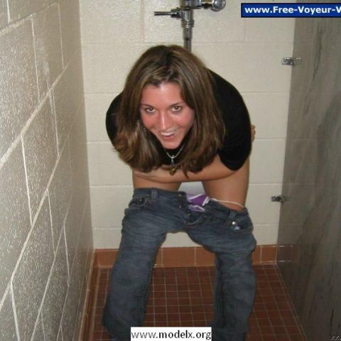 Пьяные девушки писают: 120 мокрых фото Пьяные девушки писают: 120 мокрых фото