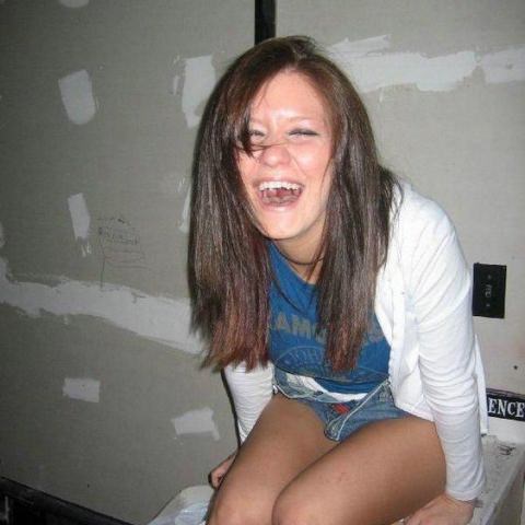 Пьяные девушки писают: 120 мокрых фото Пьяные девушки писают: 120 мокрых фото