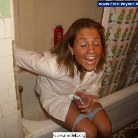 Пьяные девушки писают: 120 мокрых фото Пьяные девушки писают: 120 мокрых фото