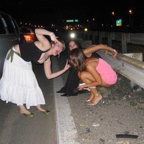 Пьяные девушки писают: 120 мокрых фото Пьяные девушки писают: 120 мокрых фото