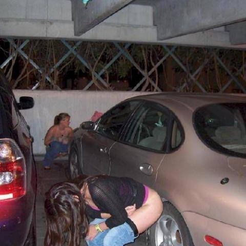 Пьяные девушки писают: 120 мокрых фото Пьяные девушки писают: 120 мокрых фото