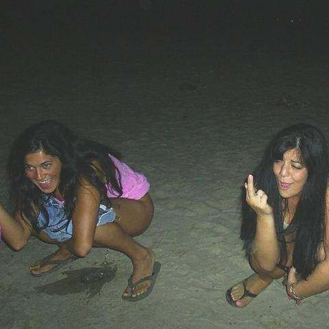 Пьяные девушки писают: 120 мокрых фото Пьяные девушки писают: 120 мокрых фото