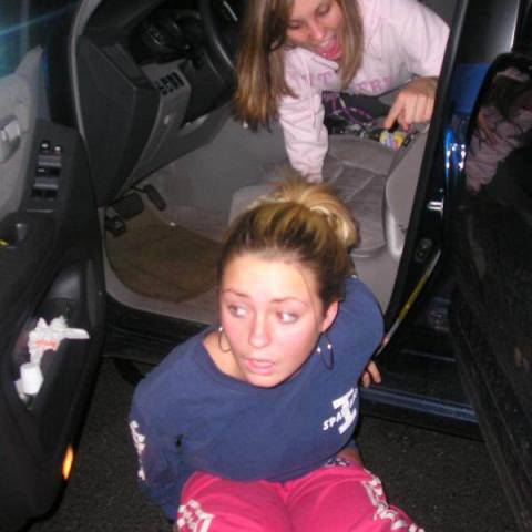 Пьяные девушки писают: 120 мокрых фото Пьяные девушки писают: 120 мокрых фото