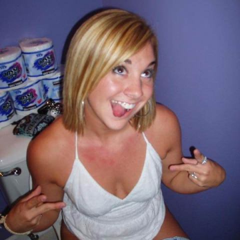 Пьяные девушки писают: 120 мокрых фото Пьяные девушки писают: 120 мокрых фото