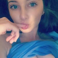 Совсем юная сучка и ее голопопое селфи в ванной