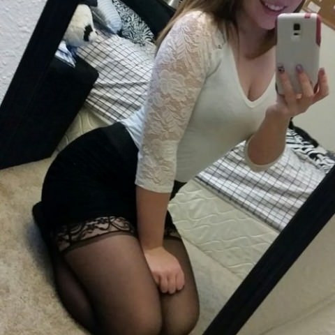 Молодые сучки в чулках, селфи: 85 отборных фото