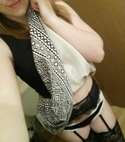 Молодые сучки в чулках, селфи: 85 отборных фото