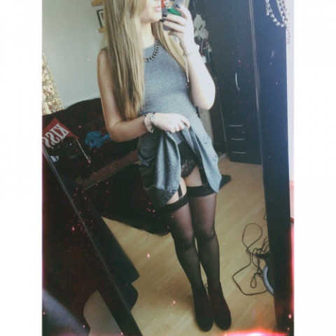 Молодые сучки в чулках, селфи: 85 отборных фото