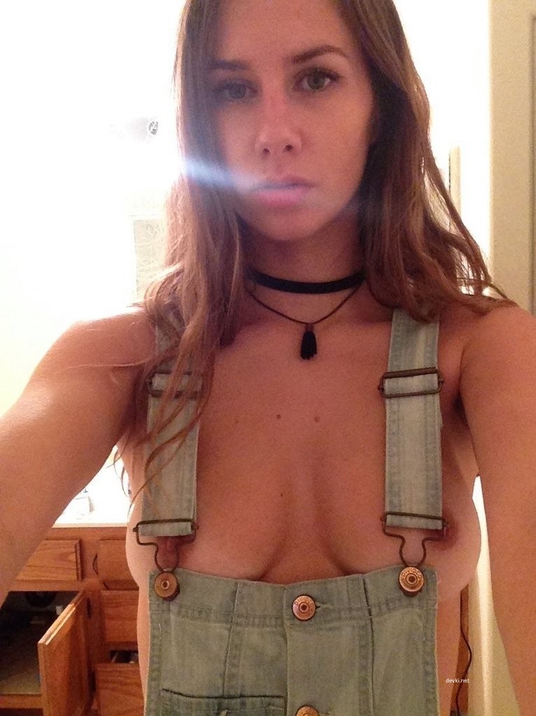 Шатенка дня: трусишки прочь