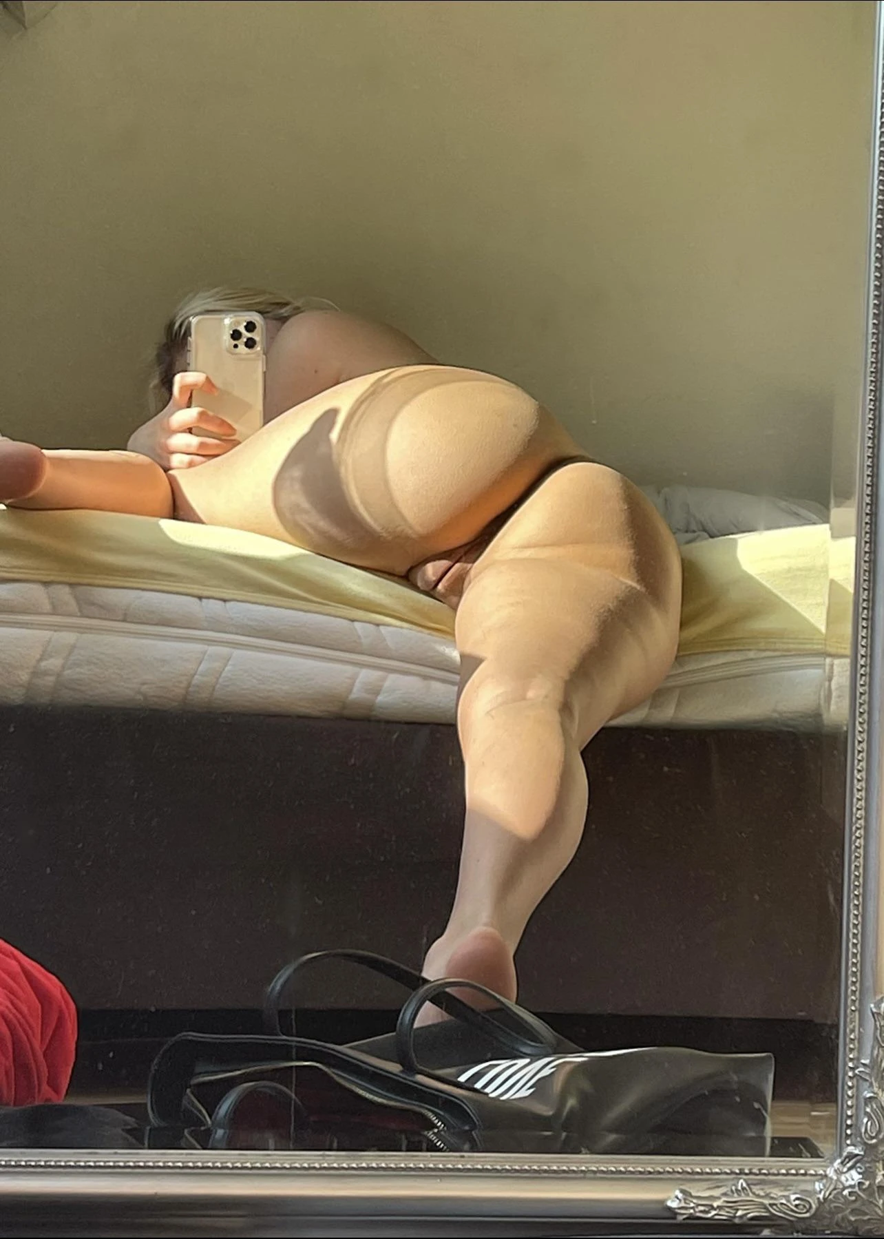 Блондинка дня: эй, приятель, посмотри на меня