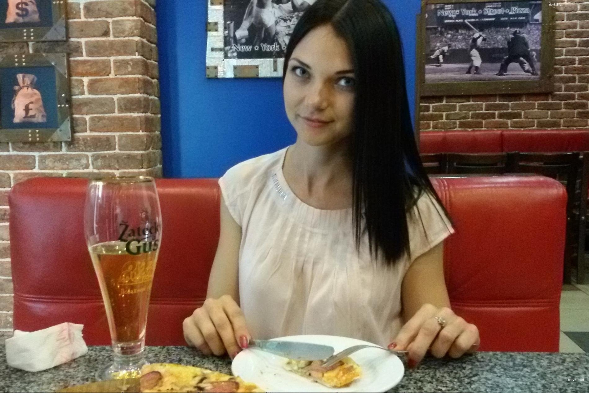 Шатенка дня: основной инстинкт