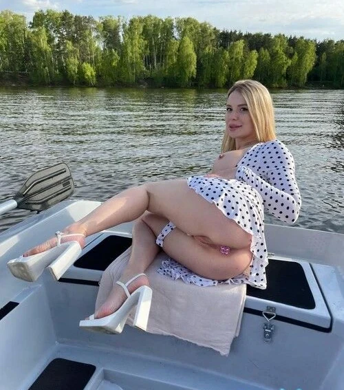 Блондинка дня: not intel inside