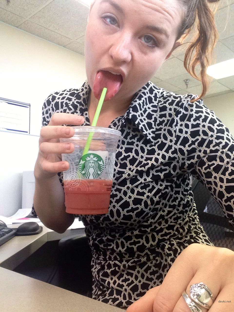 Шатенка дня: работа - не волк