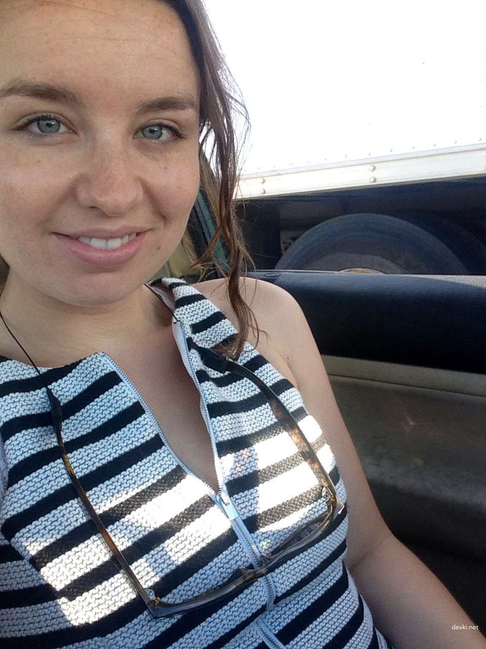 Шатенка дня: работа - не волк