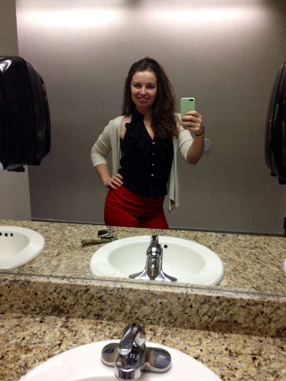 Шатенка дня: работа - не волк