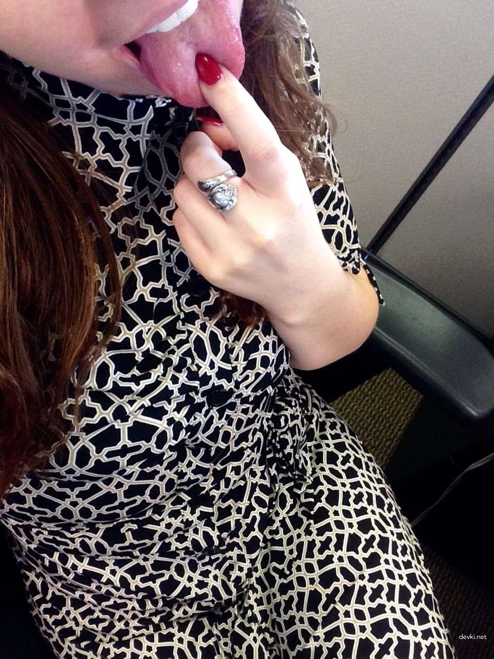 Шатенка дня: работа - не волк