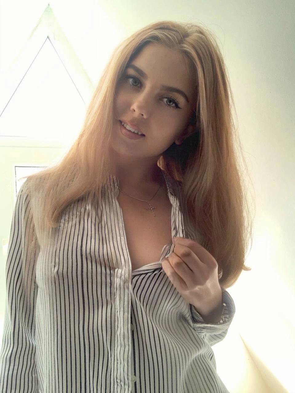 Блондинка дня: i want you, i need you