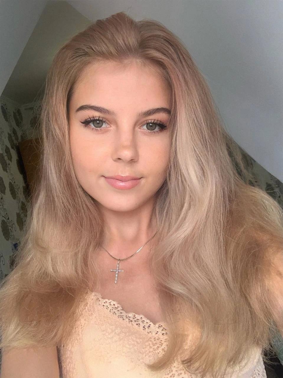 Блондинка дня: i want you, i need you