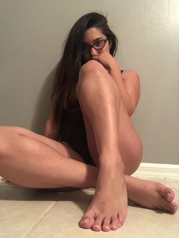 Брюнетка дня: препоДавалка