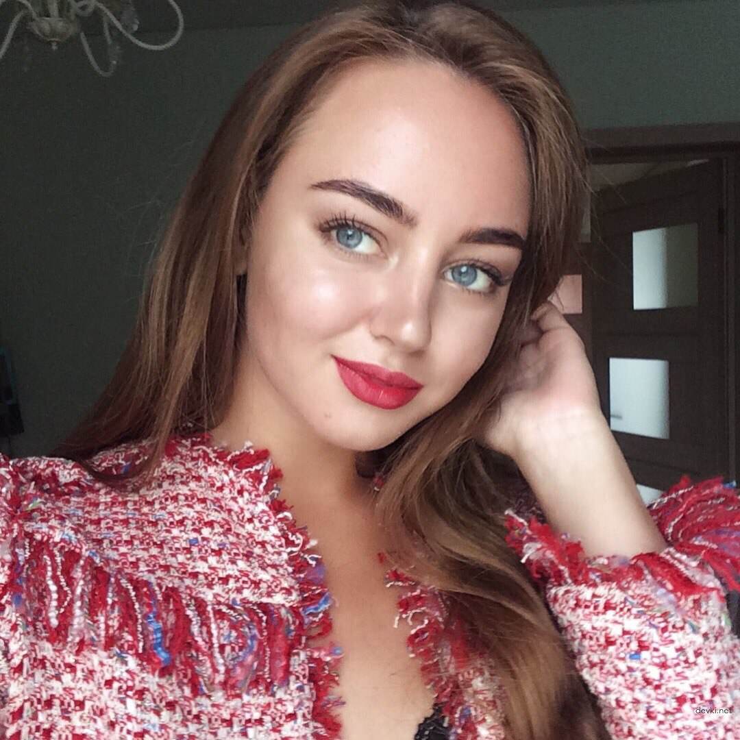 Шатенка дня: эротична Я