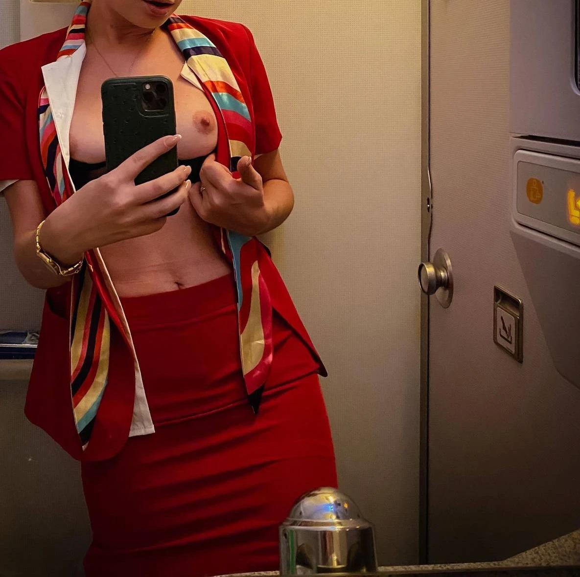 Блондинка дня: стюардесса по имени Жанна