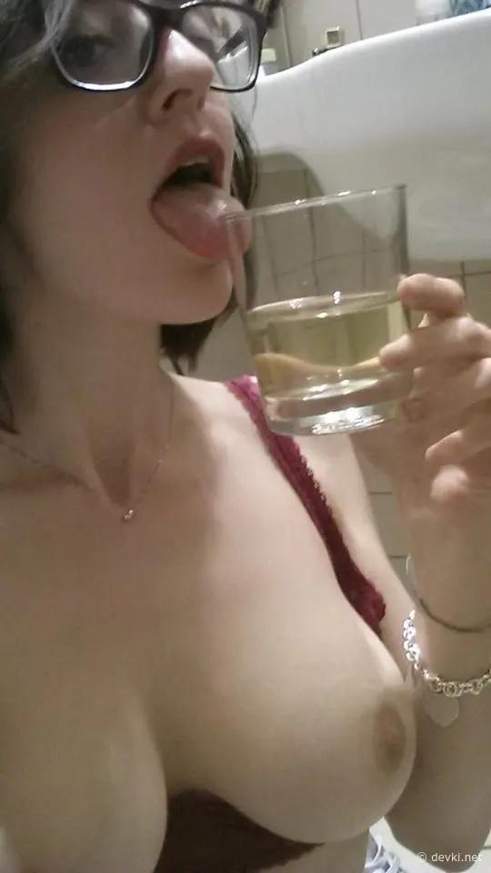 Шатенка дня: МинСекс  рекомендует