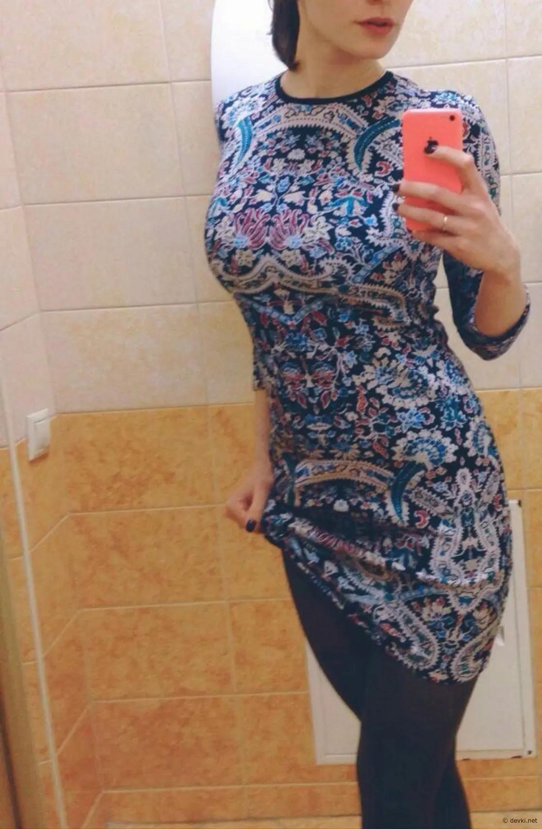 Шатенка дня: работа не волк...