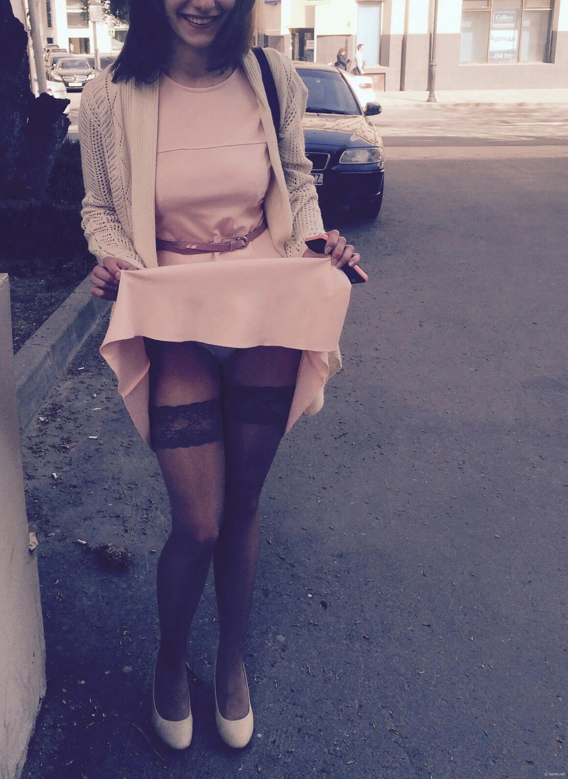 Шатенка дня: работа не волк...