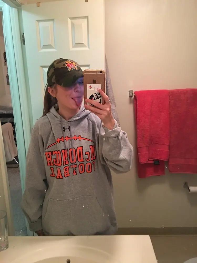 Шатенка дня: крепкий тыл