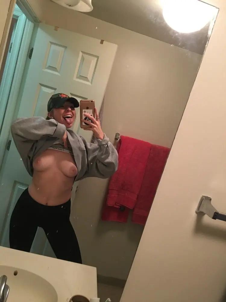 Шатенка дня: крепкий тыл