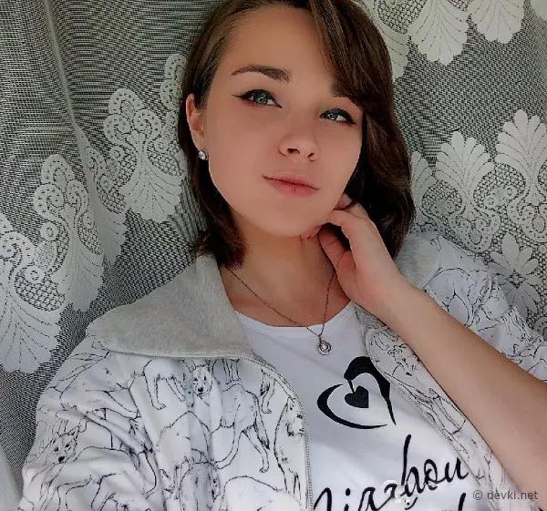 Шатенка дня: кухонные посиделки