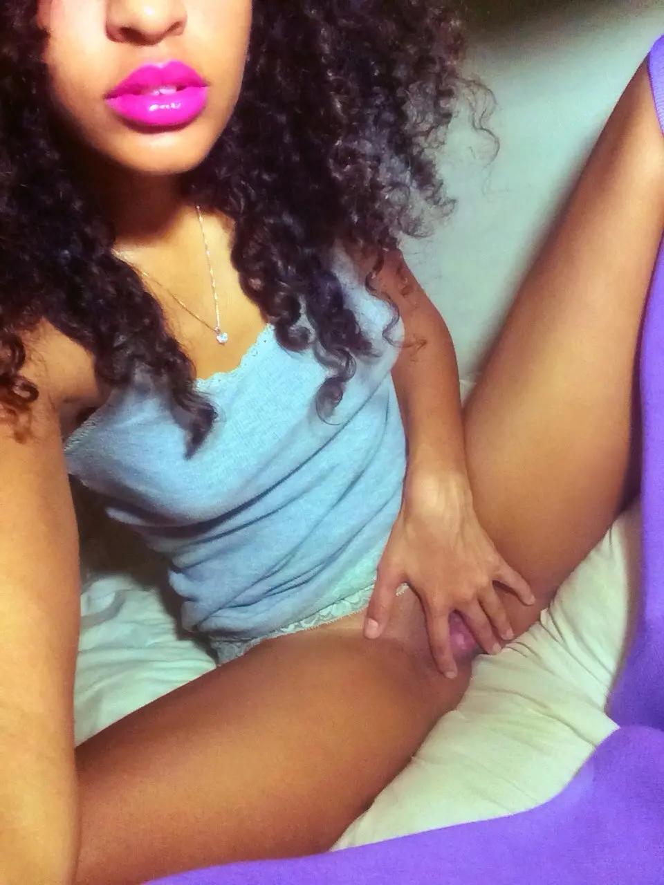 Брюнетка дня: солдат желаний