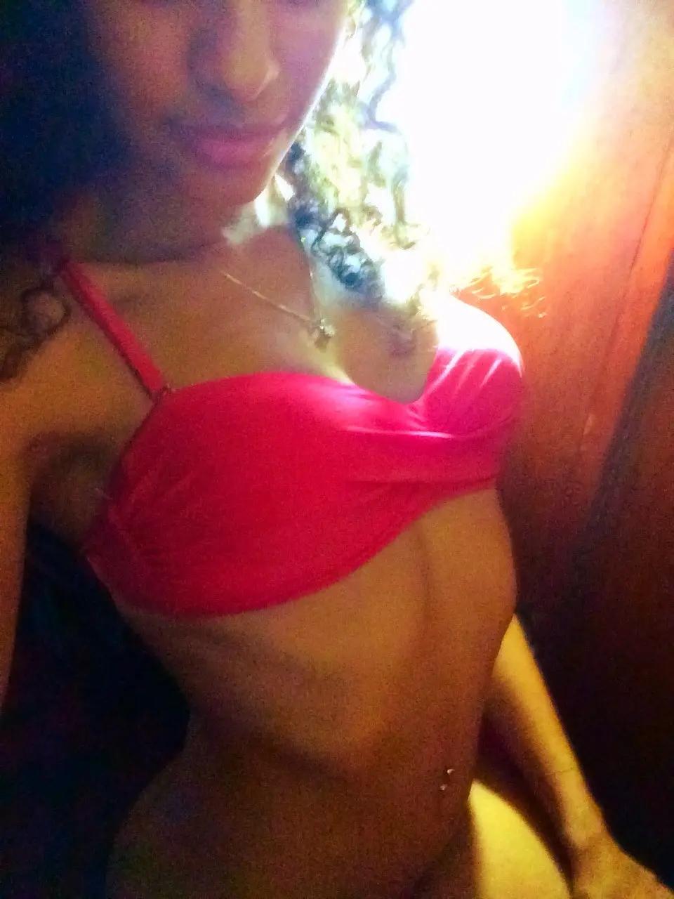 Брюнетка дня: солдат желаний