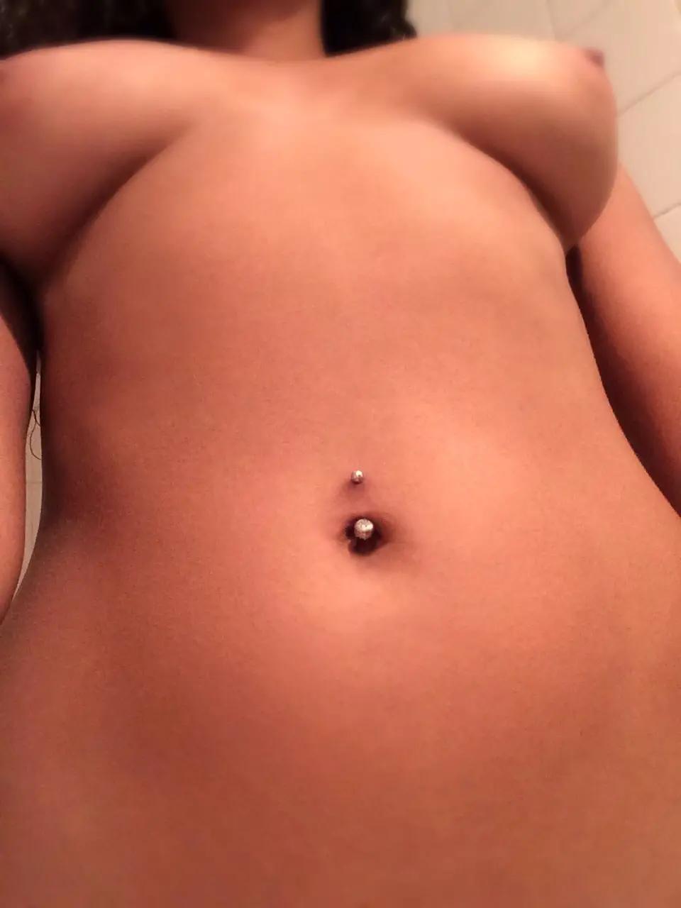 Брюнетка дня: солдат желаний