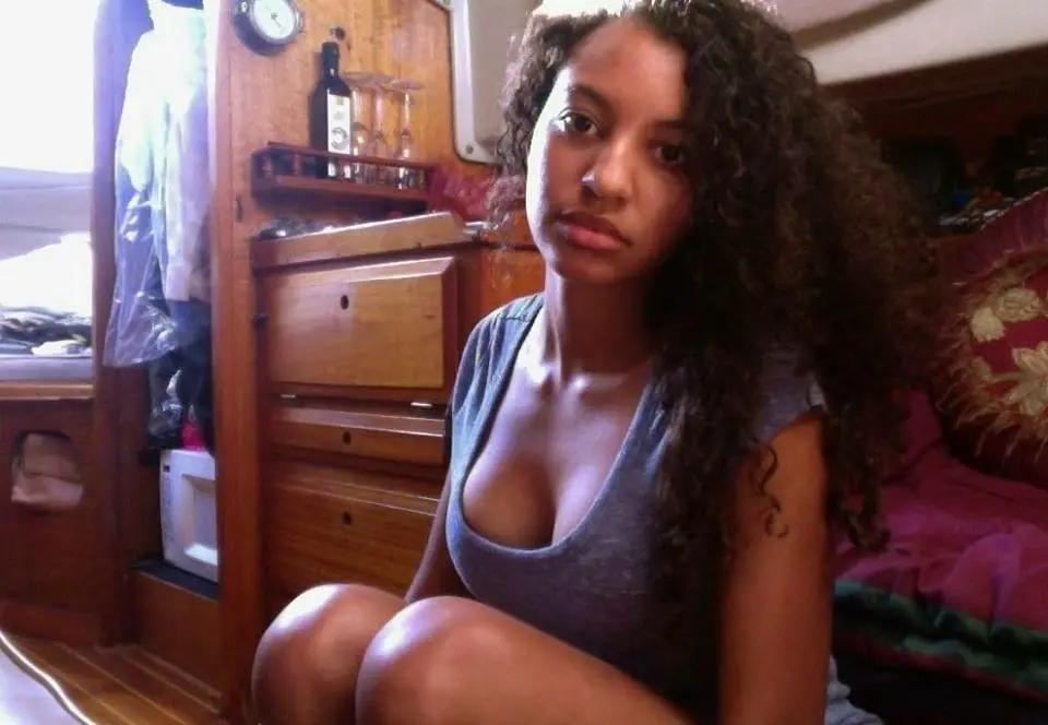 Брюнетка дня: солдат желаний