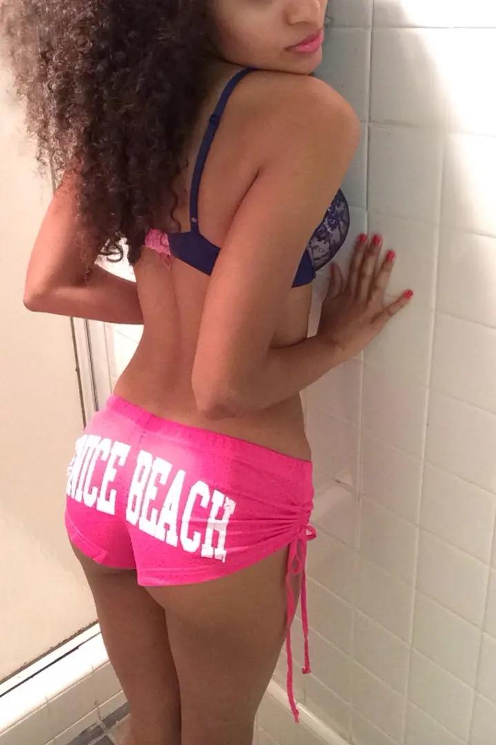 Брюнетка дня: солдат желаний